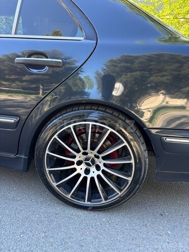 Mercedes E 280-10