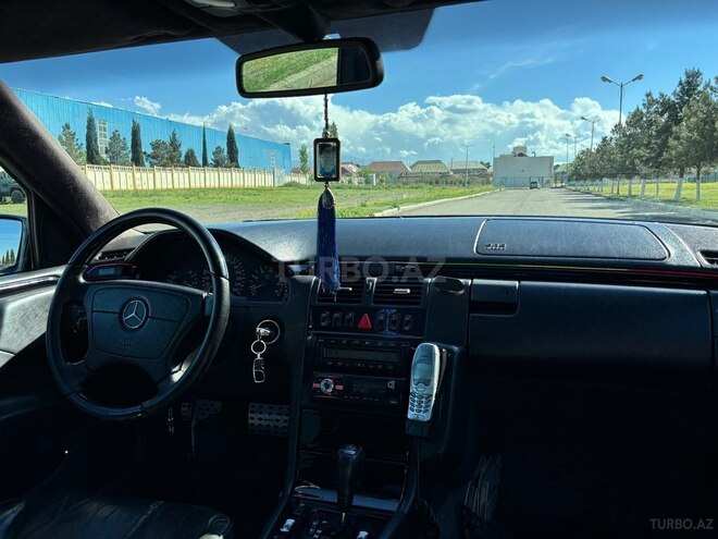 Mercedes E 280-12