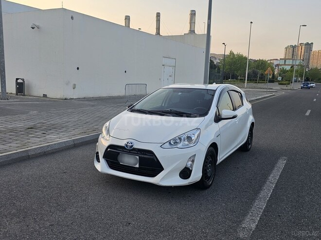 Toyota Aqua-1