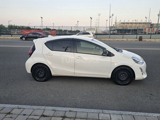Toyota Aqua-2