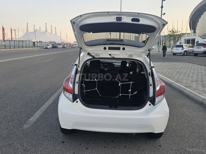 Toyota Aqua-8