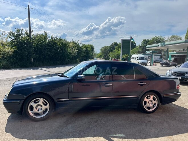 Mercedes E 280-4