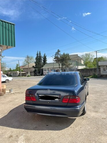 Mercedes E 280-2
