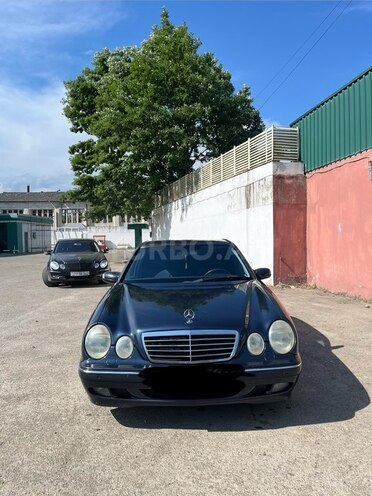 Mercedes E 280-1