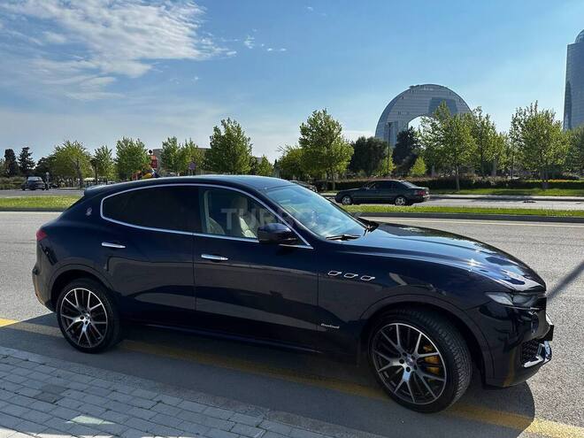 Maserati Levante-8