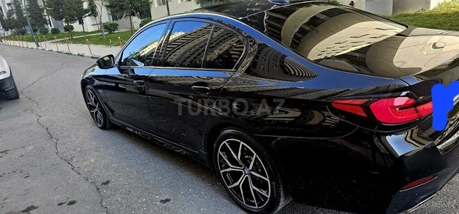 BMW 530e-10