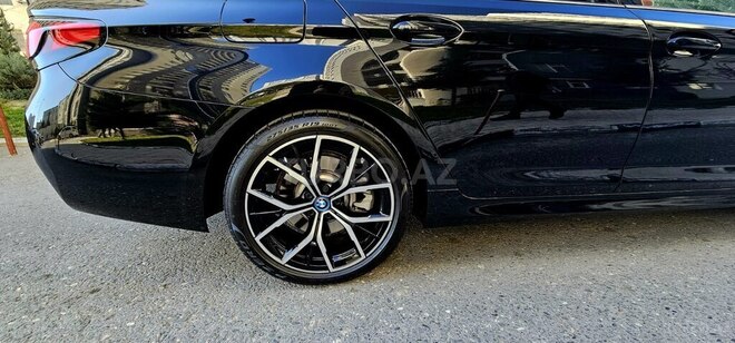 BMW 530e-12