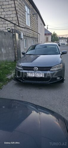 Volkswagen Jetta-1