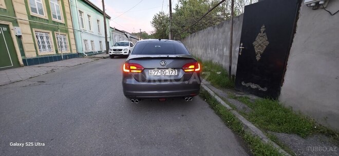 Volkswagen Jetta-8