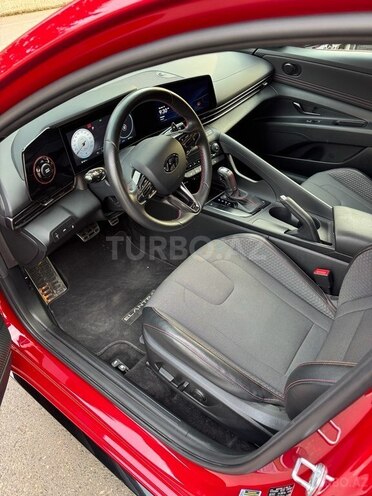 Hyundai Elantra-11