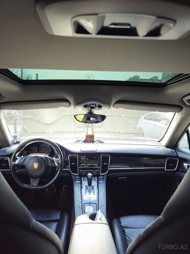 Porsche Panamera 4-3