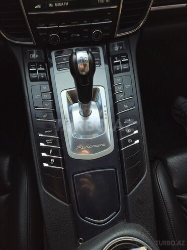 Porsche Panamera 4-15