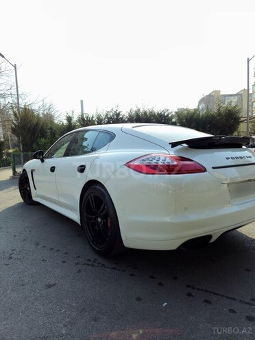 Porsche Panamera 4-6