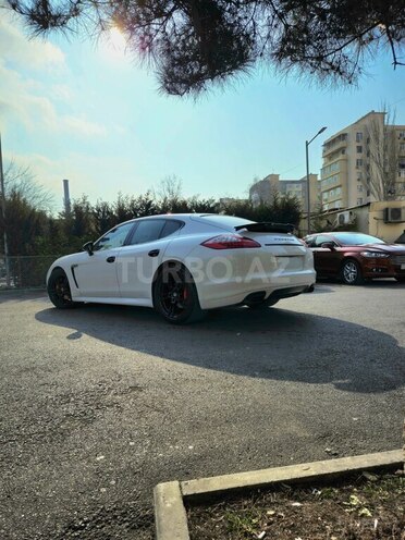 Porsche Panamera 4-7
