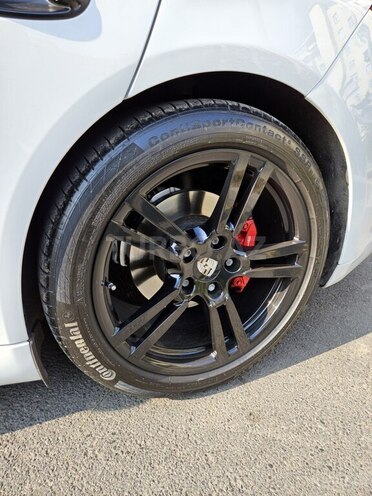 Porsche Panamera 4-16