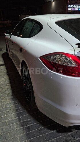 Porsche Panamera 4-5