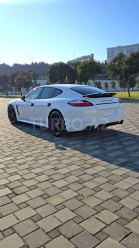 Porsche Panamera 4-9
