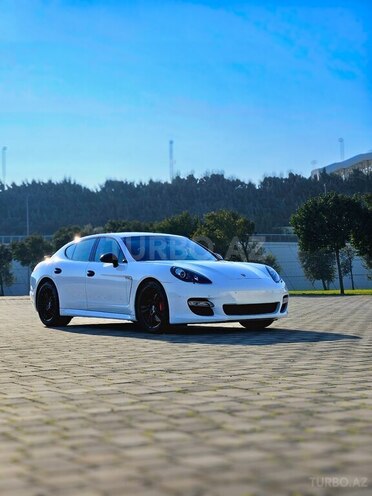 Porsche Panamera 4-1