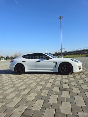 Porsche Panamera 4-12