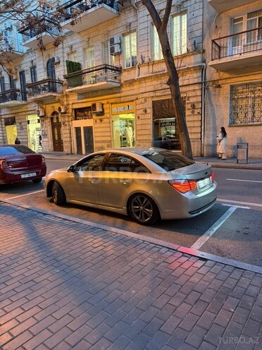 Chevrolet Cruze-12