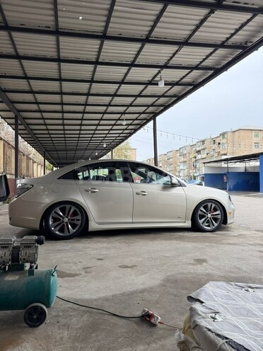 Chevrolet Cruze-13