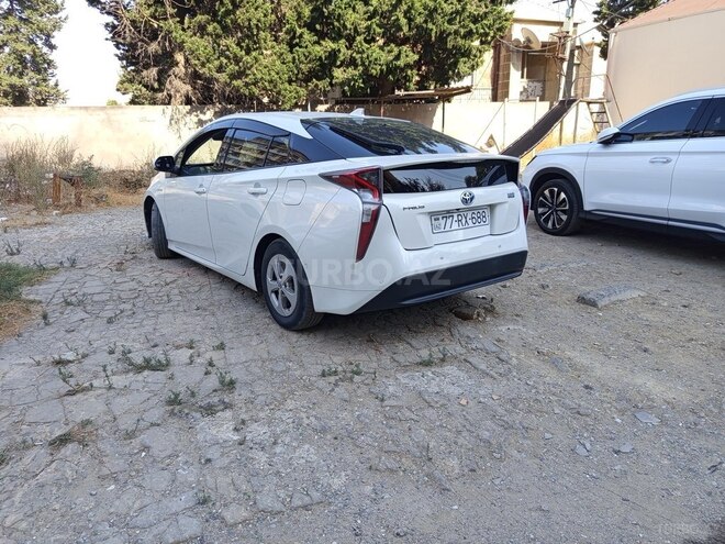 Toyota Prius-5
