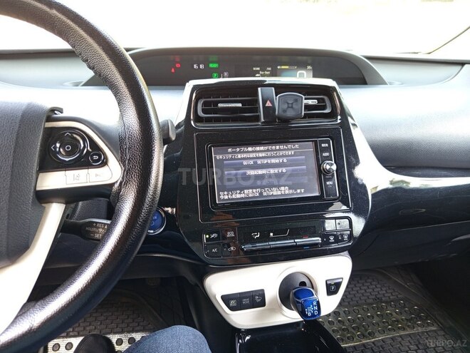Toyota Prius-12