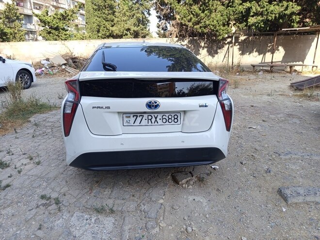 Toyota Prius-4