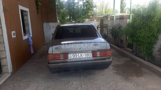 Mercedes 190-2