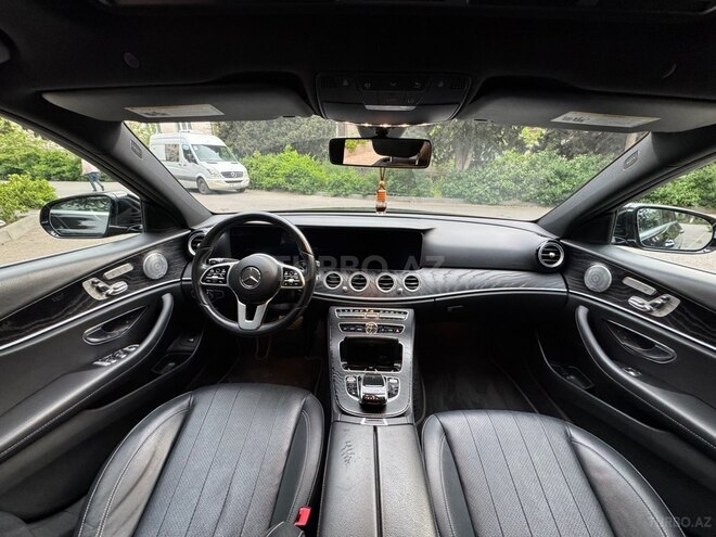 Mercedes E 350-11