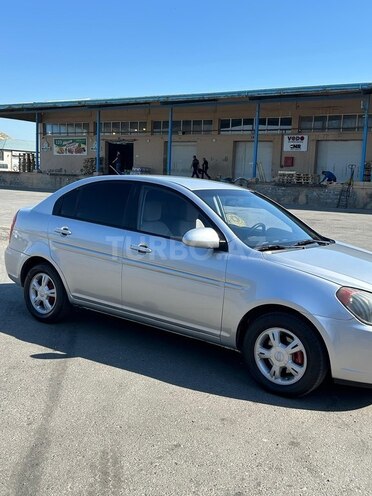 Hyundai Accent-2