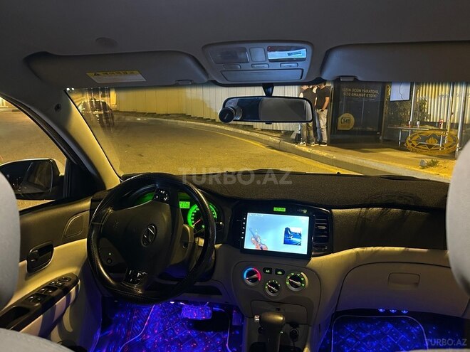 Hyundai Accent-9