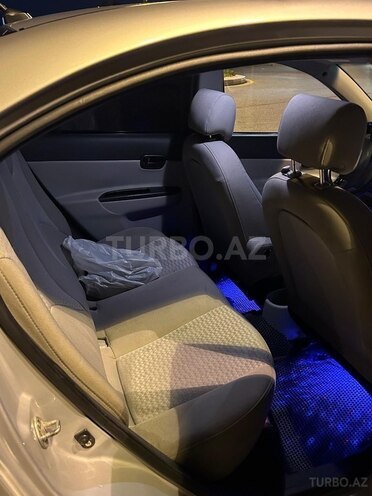 Hyundai Accent-10