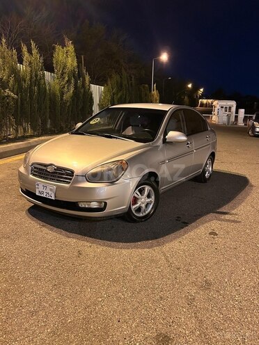 Hyundai Accent-11
