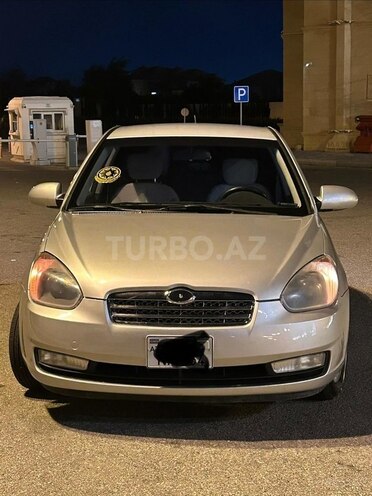 Hyundai Accent-12