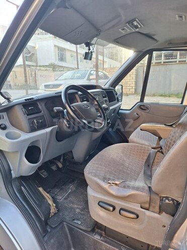 Ford Transit-8