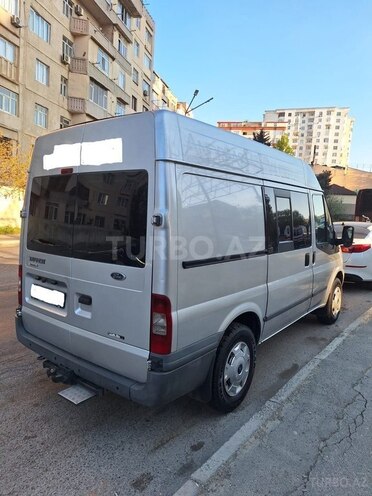 Ford Transit-4