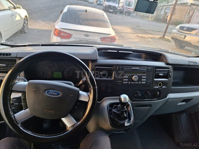 Ford Transit-9