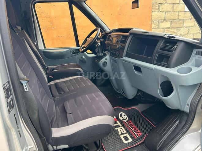 Ford Transit-4