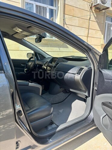 Toyota Prius-5