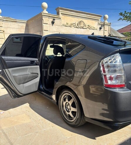 Toyota Prius-12