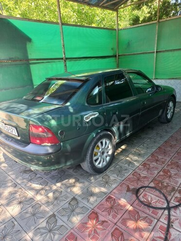 Opel Vectra-4
