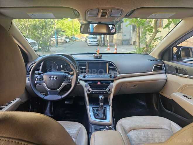 Hyundai Elantra-13