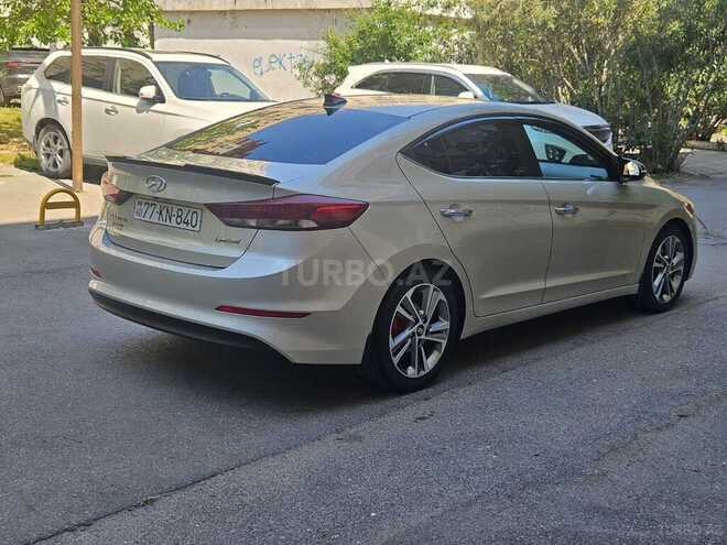 Hyundai Elantra-8