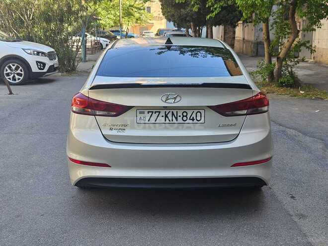 Hyundai Elantra-7