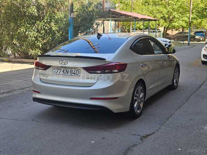 Hyundai Elantra-10