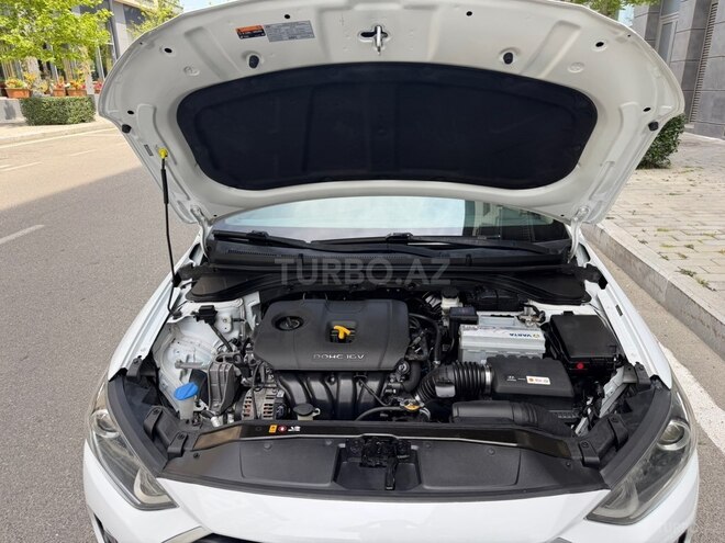 Hyundai Elantra-6
