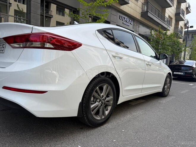 Hyundai Elantra-5