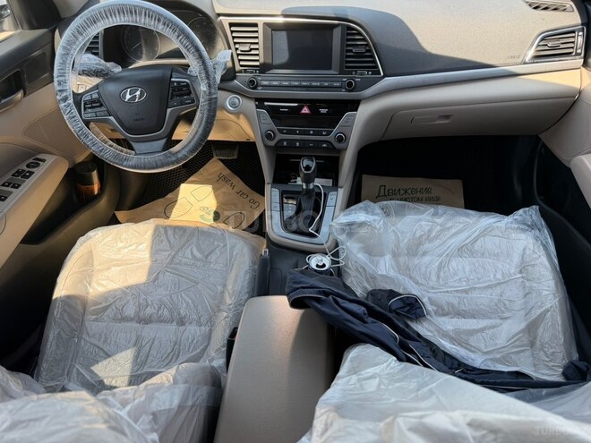 Hyundai Elantra-16
