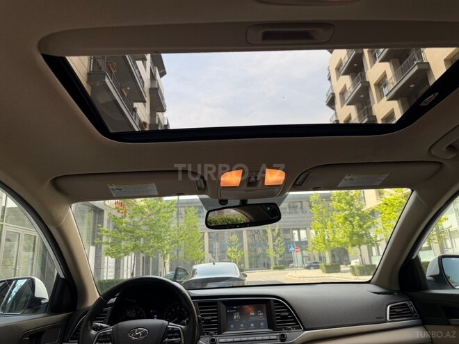 Hyundai Elantra-13